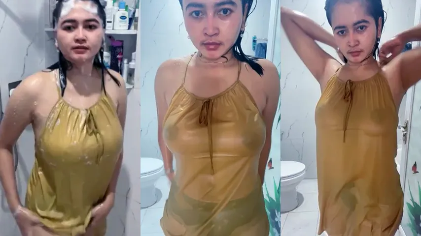 Mbak Presti Hastuti Selebgram Mandi Live